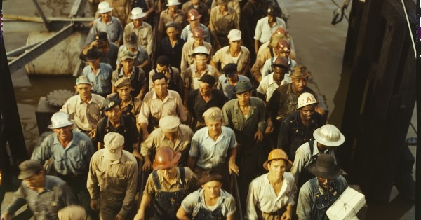 Workers leaving Pennsylvania Shipyards, Beaumont, Texas, June 1943 (Library of Congress photo)