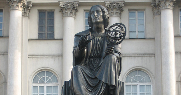 Statue of Copernicus, Warsaw (Photo by Ralf Peter Reimann)