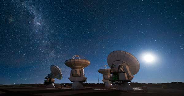Four antennas of ALMA, Atacama Large Millimeter/submillimeter Array (José Francisco Salgado/European Southern Observatory)