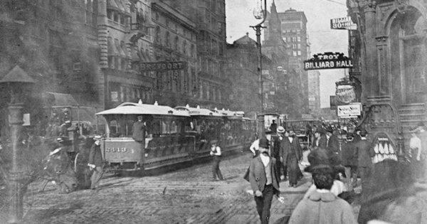 Chicago, circa 1900, at Madison Street between Clark and La Salle Streets.