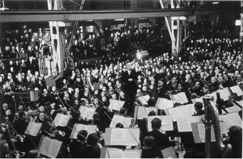 Wilhelm Furtwängler conducting the Berlin Philharmonic in a hall of the AEG factory in Berlin, circa February 1942 (German Federal Archives)