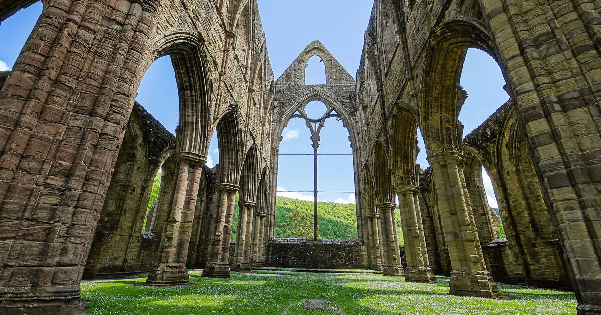 Ruins of Tintern Abbey (Stewart Black/Flickr)