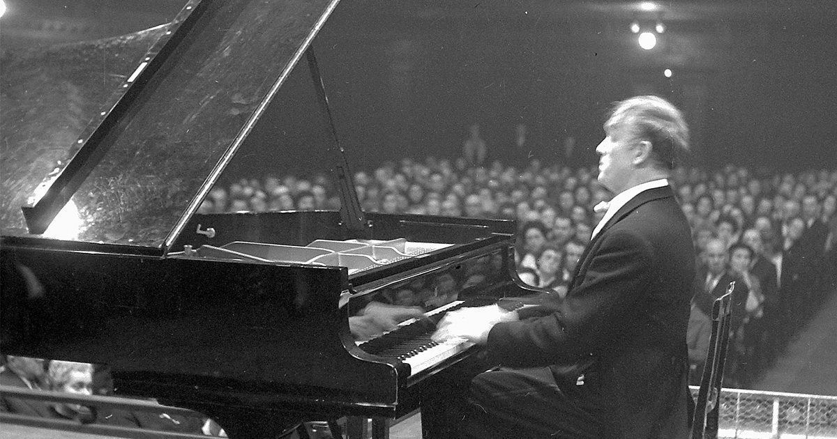 Sviatoslav Richter performing in 1958 (Wikimedia Commons)