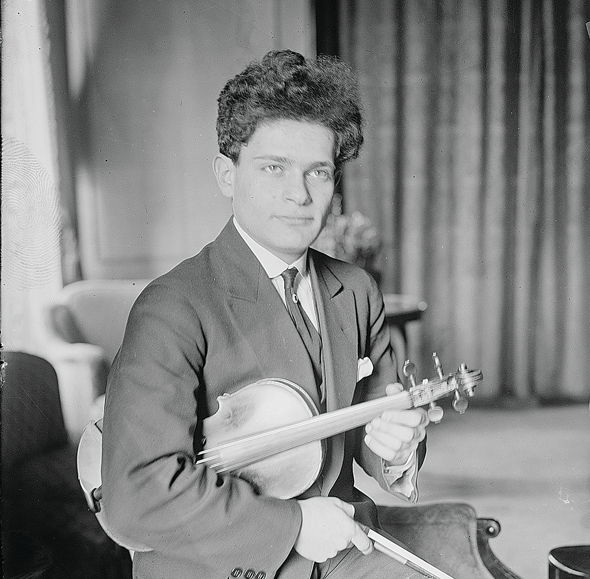Toscha Seidel, circa 1920 (Library of Congress)