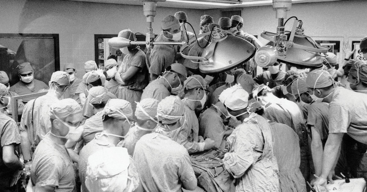 An operation at the Texas Heart Institute, where during the 1960s more heart surgeries were performed than at any other facility. (Texas Heart Institute)