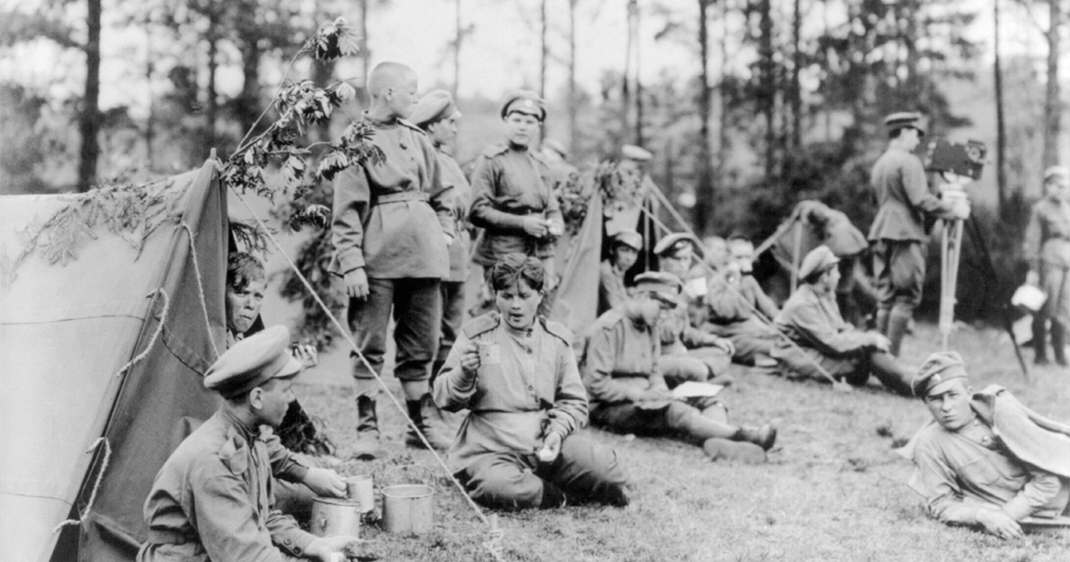 Women's Regiment from Petrograd during World War I (Wikimedia Commons)