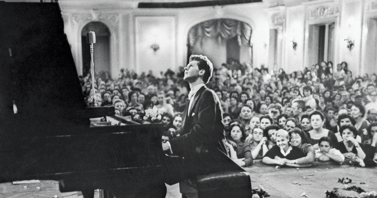 Van Cliburn performing at the 1958 Tchaikovsky Competition in the Great Hall of the Moscow Conservatory-both a musical event and a Cold War victory.(Alamy)