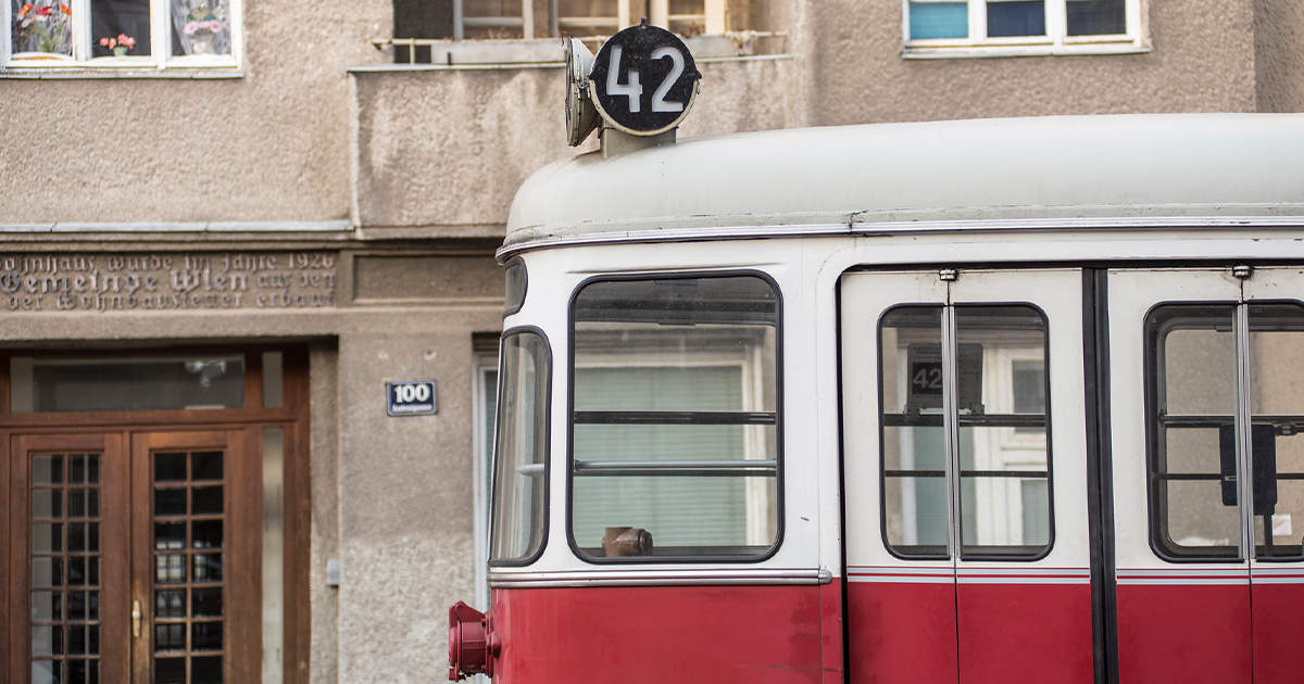 A tram in Vienna, Austria (Luca Sartoni, Flickr/lucasartoni)