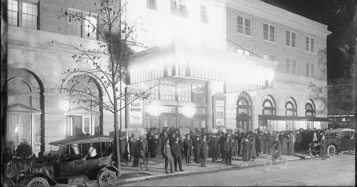 The Knickerbocker Theatre in Washington, D.C.'s Adams Morgan neighborhood, 1917 (Wikimedia Commons)