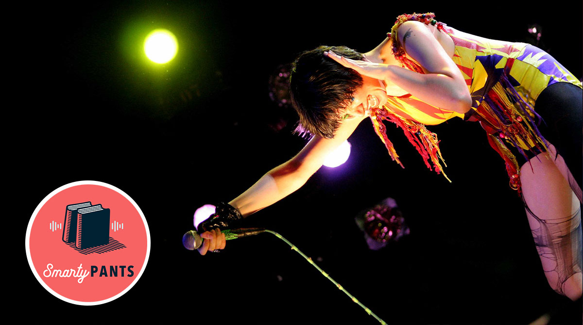 Karen O of the Yeah Yeah Yeahs performing at the Tim Festival 2006 in Rio de Janeiro (Flickr/daigooliva)