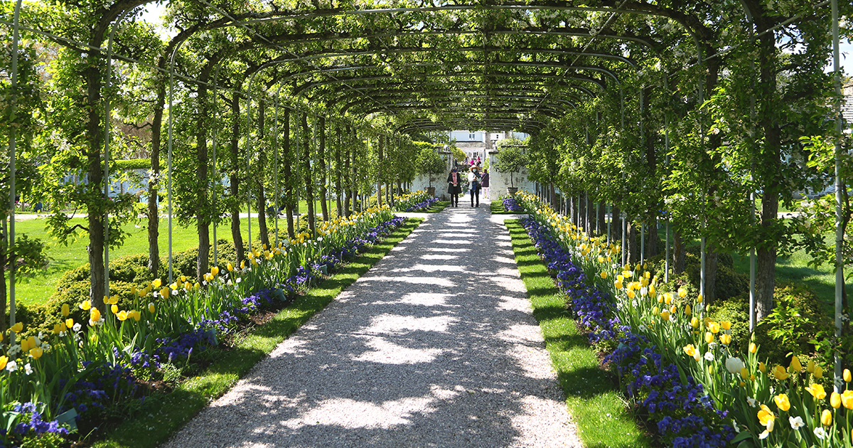 Oak Spring Garden, designed by Bunny Mellon, in Upperville, Virginia (Flickr/ugardener)