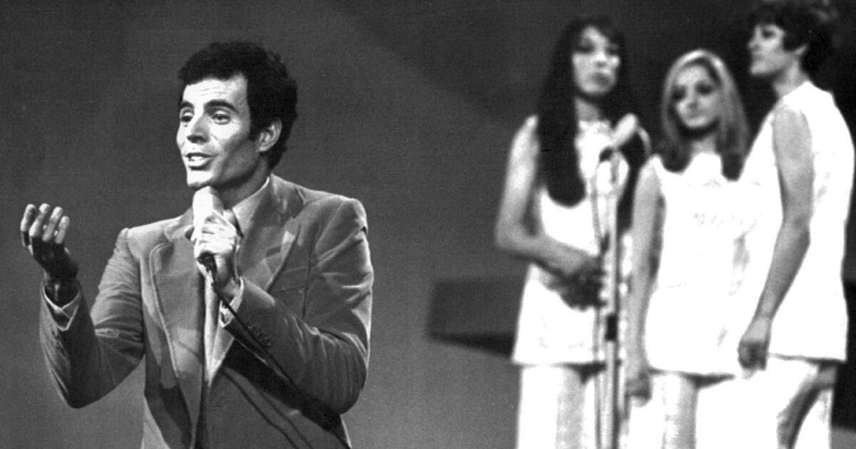 Julio Iglesias performing at Eurovision in 1970